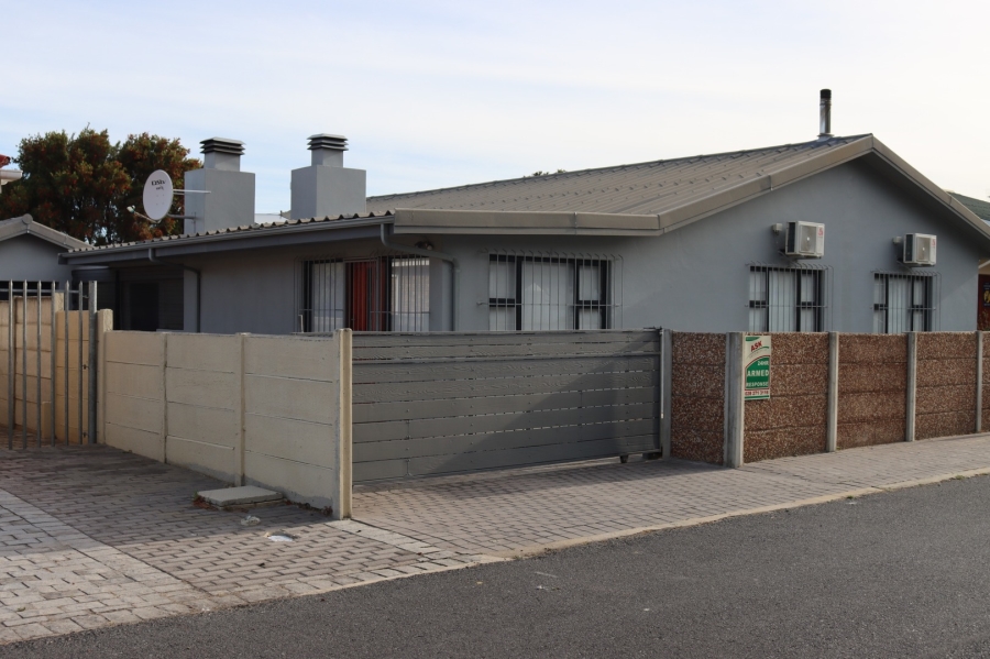 4 Bedroom Property for Sale in Klein Berlyn Western Cape